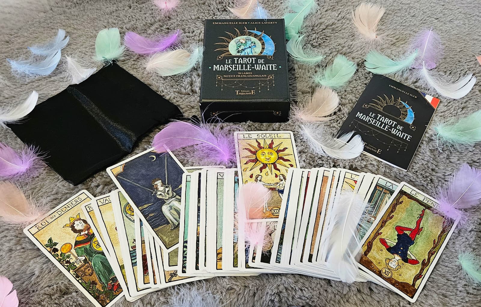 Coffret Tarot de Marseille-Waite avec livret explicatif – guide pour apprendre à lire les cartes.